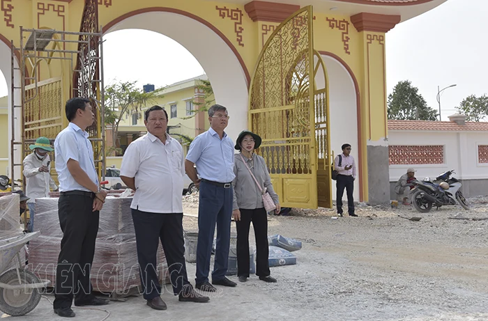 Kiểm tra công tác thi công công trình tri ân tại huyện Giang Thành